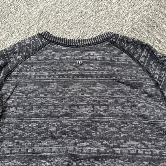 Lululemon Rest Less Pullover in Heathered Grey Geometric Size 6 - Picture 6 of 6